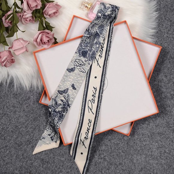 Geometric print blue twilly scarf - Picture 1 of 10